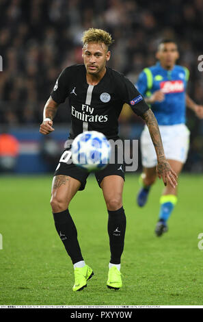 Paris, Frankreich. 24 Okt, 2018. Neymar der PSG während der UEFA Champions League Gruppe C Übereinstimmung zwischen Paris Saint-Germain 2-2 SSC Napoli im Parc des Princes in Paris, Frankreich, 24. Oktober 2018. Credit: Takamoto Tokuhara/LBA/Alamy leben Nachrichten Stockfoto