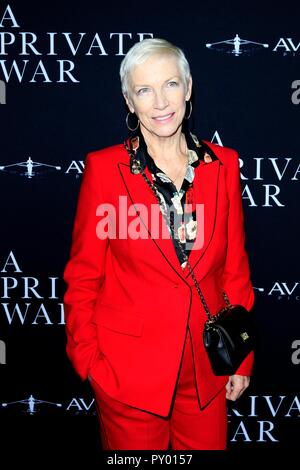 Los Angeles, CA, USA. 24 Okt, 2018. Annie Lennox in der Ankunftshalle für einen privaten Krieg Premiere, Samuel Goldwyn Theater, Los Angeles, CA 24. Oktober 2018. Credit: Priscilla Grant/Everett Collection/Alamy leben Nachrichten Stockfoto