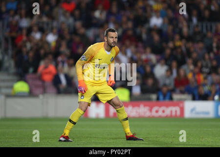 Barcelona, Spanien. 24 Okt, 2018. BARCELONA, Spanien, 24. Oktober 2018 - Samir Handanovic des FC Internazionale während der UEFA Champions League, Gruppe B Fußballspiel zwischen FC Barcelona und FC Internazionale am 24. Oktober 2018 im Camp Nou Stadion in Barcelona, Spanien Quelle: Manuel Blondeau/ZUMA Draht/Alamy leben Nachrichten Stockfoto