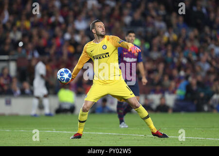 Barcelona, Spanien. 24 Okt, 2018. BARCELONA, Spanien, 24. Oktober 2018 - Samir Handanovic des FC Internazionale während der UEFA Champions League, Gruppe B Fußballspiel zwischen FC Barcelona und FC Internazionale am 24. Oktober 2018 im Camp Nou Stadion in Barcelona, Spanien Quelle: Manuel Blondeau/ZUMA Draht/Alamy leben Nachrichten Stockfoto