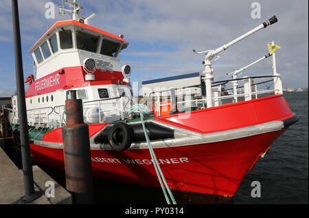 Oberried, Deutschland. 25 Okt, 2018. Die neue Feuerlöschboot "Albert Wegener" offiziell in Betrieb genommen, in der Feuerwache. Die ehemalige rescue Cruiser der Deutschen Schiffbruch Rescue Association (DGzRS) war zuvor für den Brandschutz an der Tamsen Werft umgewandelt. Quelle: Bernd Wüstneck/dpa-Zentralbild/dpa/Alamy leben Nachrichten Stockfoto