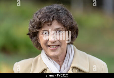 Oberried, Deutschland. 25 Okt, 2018. Inge Paulini, Präsident des Bundesamtes für Strahlenschutz (BfS). Auf dem schwarzwaldberg Schauinsland ein Strahlenschutz Messstation wurde vor eingeweiht. Das System auf einer Höhe von 1195 Meter ermöglicht die fortlaufende Überwachung der Luft für Radioaktivität. Es wird gesagt, die nur zur Überwachung der Radioaktivität in Mitteleuropa werden die Nuclear Test Ban Treaty zu überwachen. Quelle: Patrick Seeger/dpa/Alamy leben Nachrichten Stockfoto