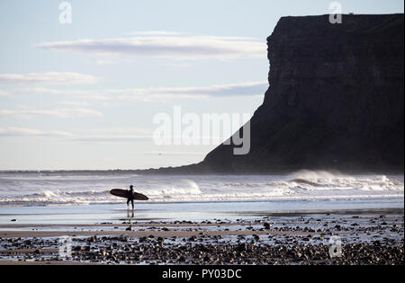 Surfer, Surfen, Saltburn am Meer, North Yorkshire, England. Großbritannien Stockfoto