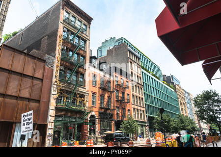 Manhattan, New York City, USA - 1. Juli 2018: Häuser in der Bond Street in Noho Stockfoto