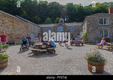 Die Ställe Café auf der Penrose Immobilien in der Nähe von Loe Bar, in der Nähe von Helston, Cornwall, England, Großbritannien Stockfoto