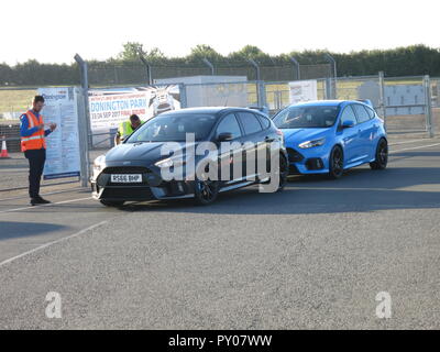 Ford Focus RS Mk3 in Donnington Park Rennstrecke an der RS Owners Club nationaler Tag - Eingabe von Anzeigen mit Ticket Marshall gezeigt Stockfoto