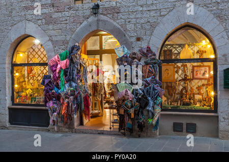 Souvenirladen in Assisi, Perugia, Umbrien, Italien Stockfoto