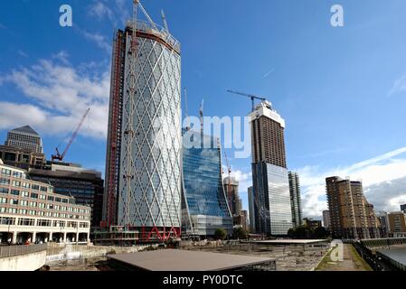 Neubau von Büro- und Wohngebäuden Türme an der Canary Wharf, Docklands London England Großbritannien Stockfoto