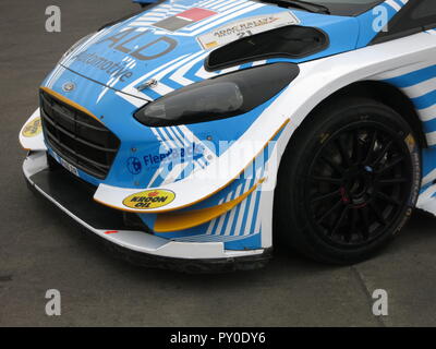 Ford Fiesta RS WRC Rally Auto in Donnington Park Rennstrecke an der RS Owners Club Nationalfeiertag in Kroon Oil livery nach der ADAC Rallye Deutschland Deutschland 2018 hintere und seitliche Ansicht angezeigt Stockfoto