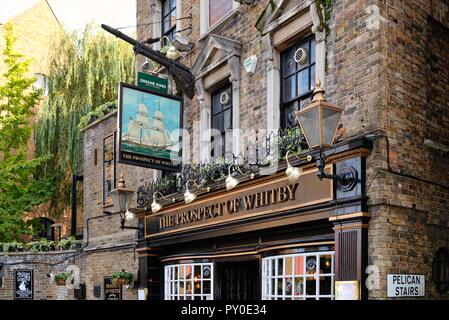 Von außen die Aussicht von Whitby Pub in Wapping East London England Großbritannien Stockfoto