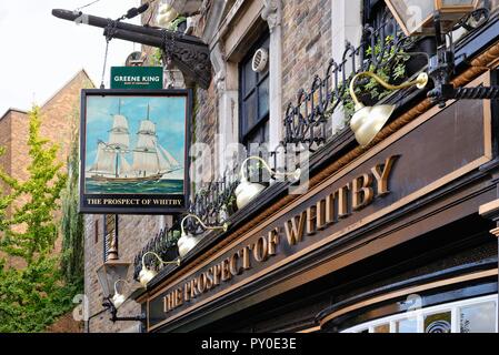 Von außen die Aussicht von Whitby Pub in Wapping East London England Großbritannien Stockfoto