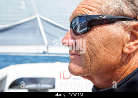 An Bord der trimaran IDEC SPORT mit Skipper von Francis Joyon, Vorbereitung Teil in La Route du Rhum Ziel Guadeloupe, die 40. Ausgabe von Die beginnt von St. Malo am 4. November, La Trinite-sur-Mer, Bretagne, Frankreich zu nehmen Stockfoto