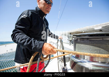 An Bord der trimaran IDEC SPORT mit Skipper von Francis Joyon, Vorbereitung Teil in La Route du Rhum Ziel Guadeloupe, die 40. Ausgabe von Die beginnt von St. Malo am 4. November, La Trinite-sur-Mer, Bretagne, Frankreich zu nehmen Stockfoto