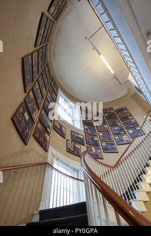 Treppe im Inneren der Bar Convent in York, North Yorkshire Stockfoto