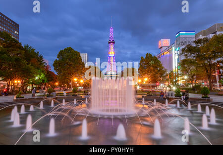 SAPPORO, Hokkaido, Japan - Oktober 8, 2018: Die Sapporo Fernsehturm Sapporo, Es ist ein 147,2 Meter hoher Fernsehturm mit Aussichtsplattform. Auf der g Stockfoto