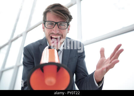 Junge Unternehmer mit einem Megafon Stockfoto