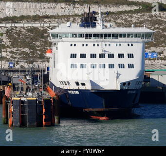 AJAXNETPHOTO. 2018. DOVER, ENGLAND. - CROSS CHANNEL AUTO- und PASSAGIERFÄHRE DFDS COTE DES DUNES VERTÄUT IM HAFEN. Foto: Jonathan Eastland/AJAX REF: GX8 180910 907 Stockfoto