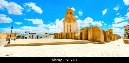 Panoramablick über Große Moschee in Kairouan. Tunesien, Nordafrika Stockfoto