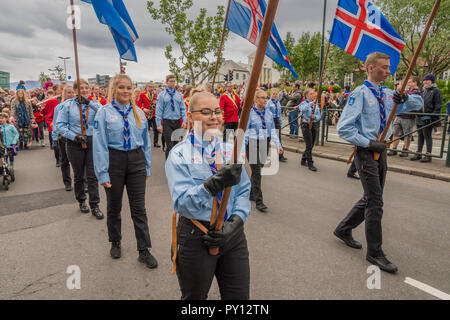 Die isländischen Pfadfinder, die an den Feierlichkeiten der Tag der Unabhängigkeit, Juni 17, Reykjavik, Island Stockfoto