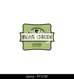 Jahrgang Hand gezeichnet Reisen Abzeichen. Camping label Konzept. Bear Creek. Vektor Patch auf weißem Hintergrund Stock Vektor