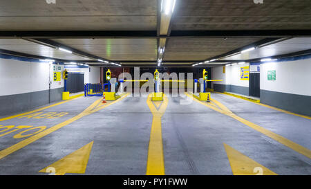 Eingang der Tiefgarage Im Rheinauhafen, Deutschland, Nordrhein-Westfalen, Köln Stockfoto, Bild ...