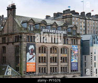 Blick von Außen auf die Stadt Art Center in der Altstadt von Edinburgh, Schottland, Großbritannien Stockfoto