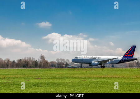 Mailand, Italien - 16. März 2018: Brussels Airlines Flugzeug bei Start- und Landebahn Stockfoto