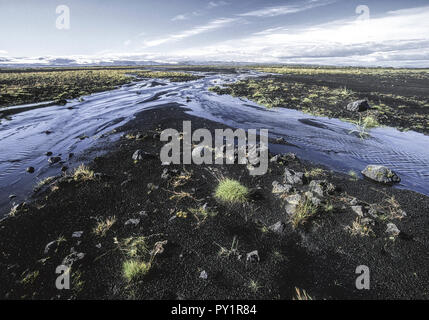 Bachlauf Mit Schwarzer Vulkanerde, Insel Stockfoto