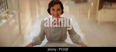 Mary Poppins liefert (auch als Mary Poppins 2 bekannt) ist eine bevorstehende Amerikanische Fantasy Musical Film unter der Regie von Rob Marshall und von David Magee geschrieben. Es ist die Fortsetzung des 1964 Film Mary Poppins. Der Film stars Emily Blunt, Lin-Manuel Miranda, Meryl Streep, Ben Whishaw, Emily Mortimer, Pixie Davies, Joel Dawson, Nathanael Saleh, Julie Walters, Colin Firth und Angela Lansbury. Dieses Foto ist nur für den redaktionellen Gebrauch bestimmt und unterliegen dem Copyright der Film Company und/oder der Fotograf durch den Film oder die Produktion Firma zugewiesen und kann nur reproduziert durch Publikationen in Verbindung mit der P Stockfoto