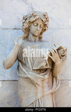 Calliope muse Statue an der Fassade des Adolfo Mejia Theater in Cartagena de Indias Stockfoto