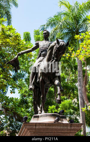 CARTAGENA de Indias, Kolumbien - AUGUST 2018: Simon Bolivar statue am Bolivar Park, das in der ummauerten Stadt in Cartagena de Indias entfernt Stockfoto