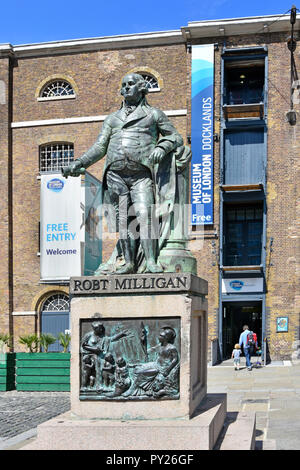 Statue Robert Milligan im Museum of London Docklands sowohl für die Geschichte der Londoner Themse & Wachstum der Docklands in West India Docks Pappel Großbritannien verbunden Stockfoto