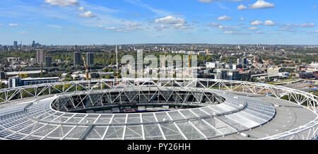 Luftaufnahme von Geändert am Dach des Olympiastadions jetzt London Stadion von West Ham United als Fußball-Stadion Nord Londoner Stadtbild über Großbritannien gemietet Stockfoto