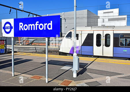 Crossrail Zuges Romford tfl Elizabeth line Bahnhof Plattform öffentliche Verkehrsmittel Route nach London Liverpool Street neue moderne S-Bahn UK Stockfoto