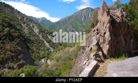 Der Col de la Bonnettte, eine bevorzugte Mountain Pass für Radfahrer und Biker in den Französischen Alpen. Auf der Suche nach Norden in Richtung Jausiers. Stockfoto