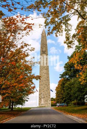 Herbst Bennington Battle Monument, Bennington, Vermont, USA, New England fallen uns, fallen pt bunten Herbst Bäume, Blätter Stockfoto