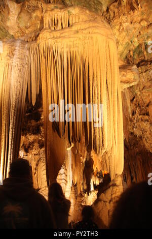 Saracent's Tent Flowstone Drapery, Gesteinsformation in Luray Caverns, VA, USA Stockfoto