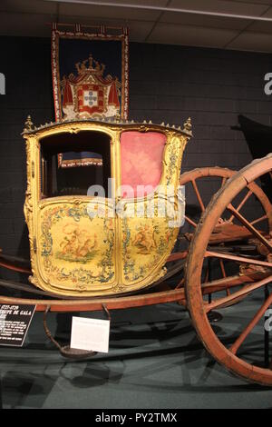 Alte aristokratische Kutsche ausgestellt im Auto und Wagen Caravan Museum in Luray Caverns, VA, USA Stockfoto