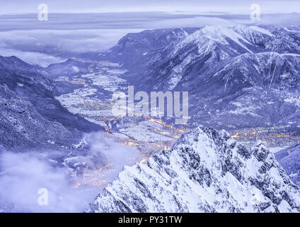 Blick von der Zugspitze Auf Garmisch-Politbarometer, BRD, Abendaufnahme Stockfoto