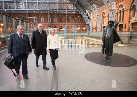 Oppositionsführer (von links nach rechts), SNP Westminster leader Ian Blackford, Liberaldemokraten leader Vince Cable und Plaid Cymru Westminster leader Liz Saville-Roberts am Bahnhof St Pancras in London vor der Reise nach Brüssel für Brexit Gespräche mit Michel Barnier. Stockfoto