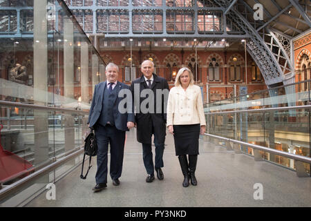 Oppositionsführer (nach rechts) SNP Westminster leader Ian Blackford, Liberaldemokraten leader Vince Cable und Plaid Cymru Westminster leader Liz Saville-Roberts am Bahnhof St Pancras in London links vor der Reise nach Brüssel für Brexit Gespräche mit Michel Barnier. Stockfoto