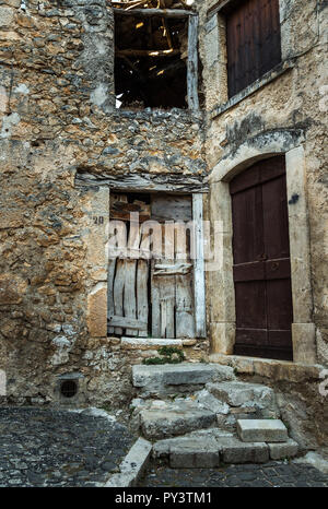Alte Türen, Abruzzen Stockfoto