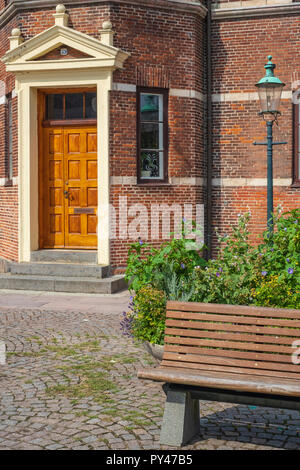 Frontdoor der alten historischen Rathaus der Stege, Mön Island, Dänemark, Skandinavien, Europa. Eingang des alten historischen Rathauses von Stege, Insel Stockfoto