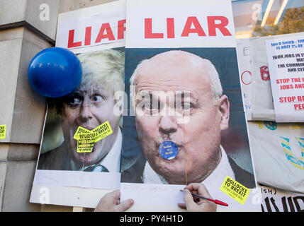 Brexit Banner am Brexit Demonstration 20 Oktober 2018 Parliament Square London, Großbritannien Stockfoto