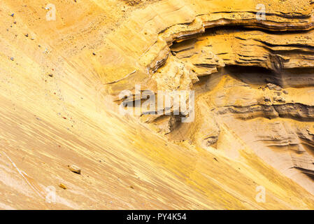 Blick auf den Felsen am Strand Papakolea (Green Sand Beach), Hawaii, USA Stockfoto