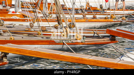 Klassische Yachten im Quay in Saint-Tropez Stockfoto