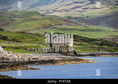 Mingary Schloss am Ufer des Sound of Mull in der Nähe von Kilchoan in Ardnamurchan Highland Schottland Großbritannien Ruine Stockfoto