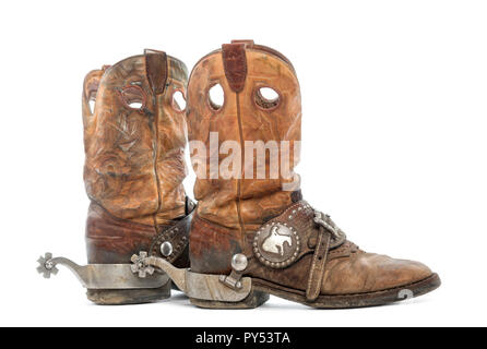 Seitliche Sicht auf ein Paar Cowboystiefel mit auf Weiß isoliert Sporne, Stockfoto