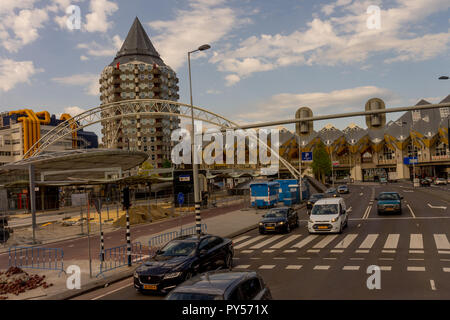 Rotterdam, Niederlande - 27. Mai: Der Cube Häuser (Kubuswoningen) in Rotterdam am 27. Mai 2017. Niederländischen Architekten Piet Blom entworfen von Rotterdam Cube Hou Stockfoto