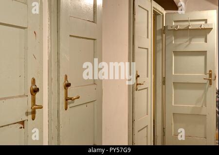 Wien, Gemeindebau der Zwischenkriegszeit, Brausebad im ehemaliges Familienasyl St. Josef, Ettenreichgasse 42 - 44, Franz Wiesmann Stockfoto